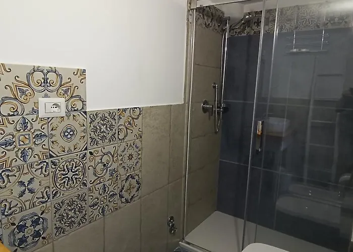 Casa Cota בית הארחה 3*